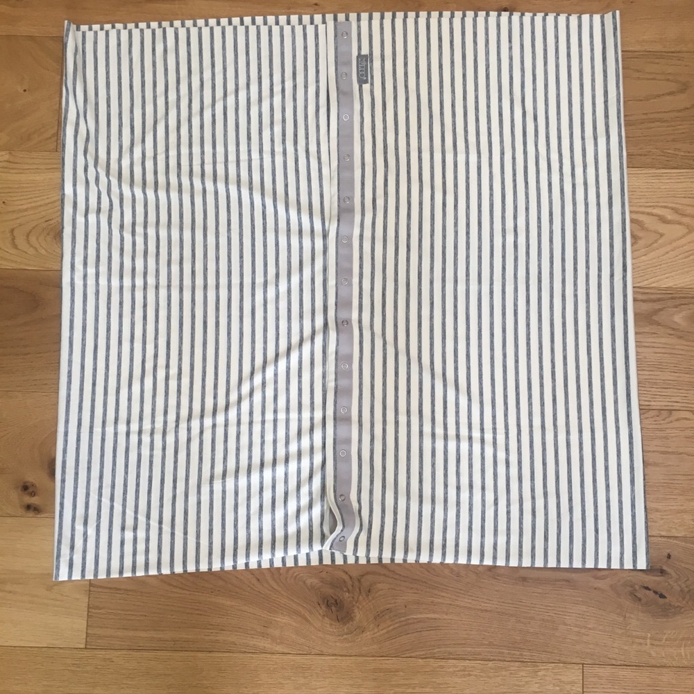 NuRoo breastfeeding scarf